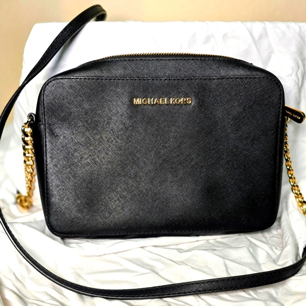 MICHAEL KORS Jet Set Crossbody Bag Black with Gold Hardware